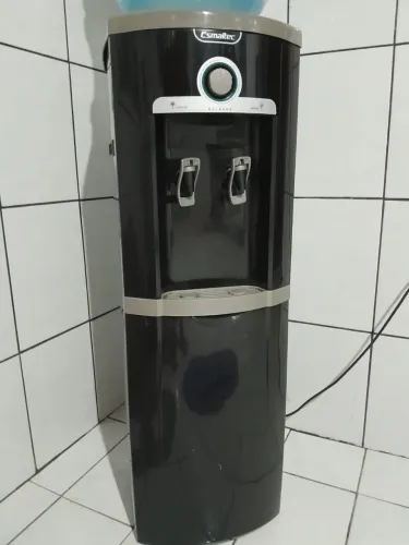 Bebedouro em ótimo estado