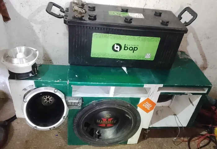 Bateria de 150A estava sendo utilizada no som