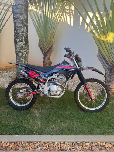 CRF 250F CHEIA DE ACESSÓRIOS + PEÇAS ORIGINAIS