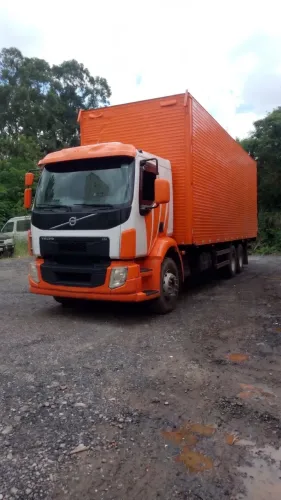 Volvo VM 270 6x2 2014 Baú c/ Plataforma Elevatória 