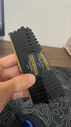 Memória 16gb ddr4 (2x8) corsair vengeance