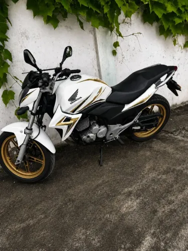 VENDE-SE CB300R