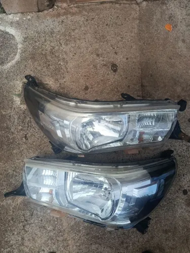 Par de faróis original da Hilux 2016 a 2020 