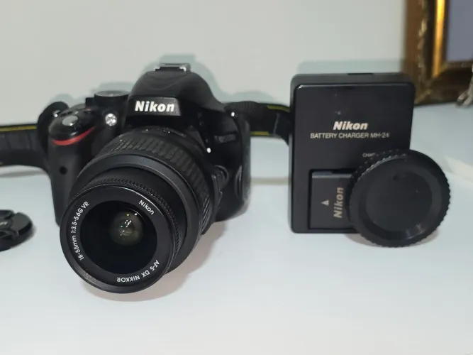 Nikon D5100 + Lente do Kit + Carregador e Bateria extra