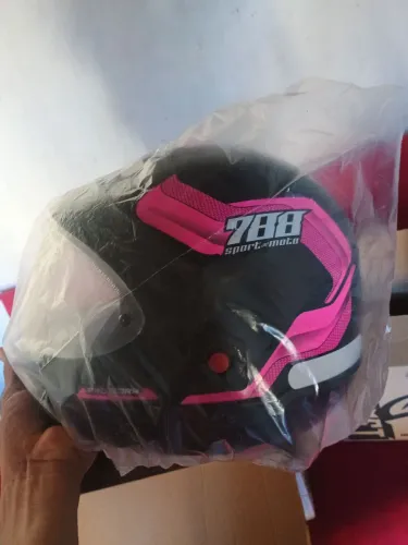 Dois Capacete novos nunca usados 200 reais os 2