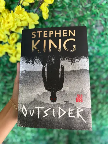 Livro Outsider: Stephen King (novo).