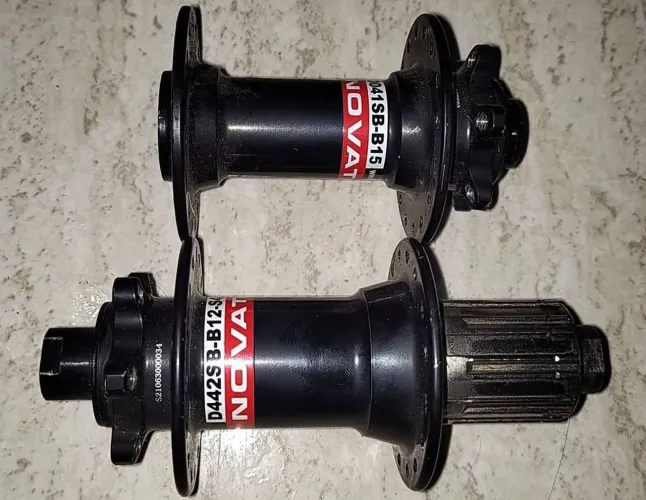 Cubo Novatec boost 12x148(traseiro) e 15x110(dianteiro)