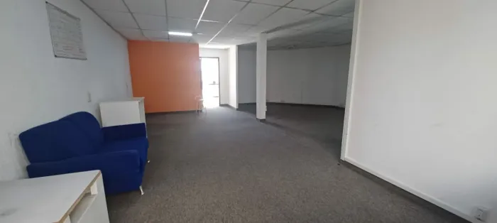 Sala comercial de 90 metros na Vila Carrão.