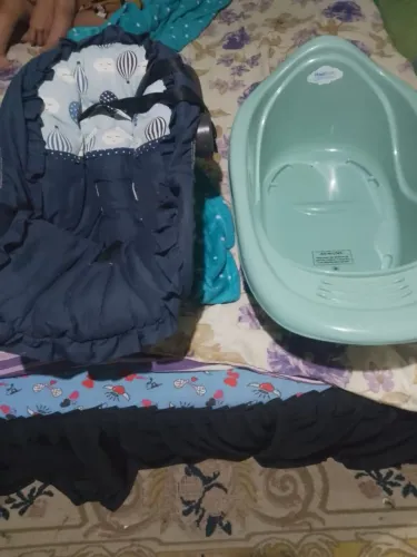 Vendo um ninho um bebê conforto uma banheira dois mosquiteiro