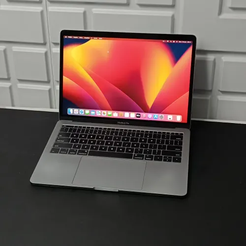 Macbook Pro - Tela 13" Retina IPS 2K - SSD Nvmie - Apple