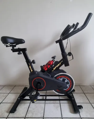 Bicicleta Ergometrica Fitness Spinning Preta e Vermelha perfeita, nunca usada