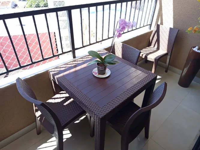 Mesa com 4 cadeiras - semi nova