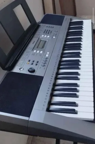 Teclado Yamaha psr e 353 semi novo