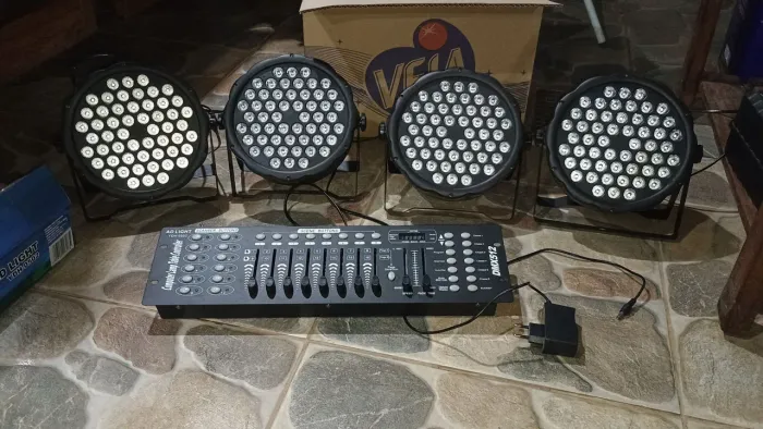 Vendo 4 parled triled e uma mesa DMX 512