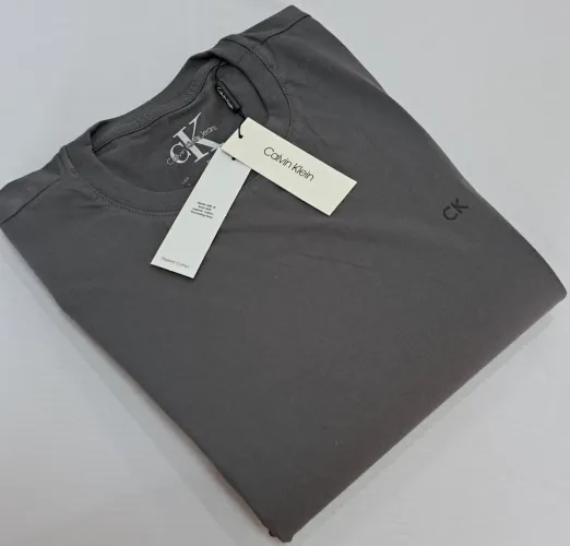 Camiseta Calvin Klein Cinza Tamanho M 