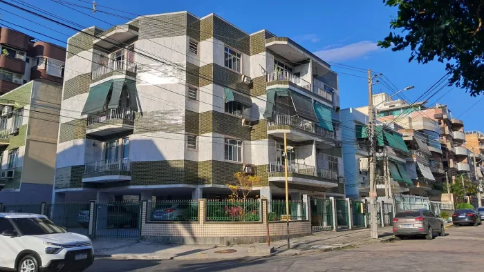 Vendo apto Vila Valqueire/PÇA SAIQUI.