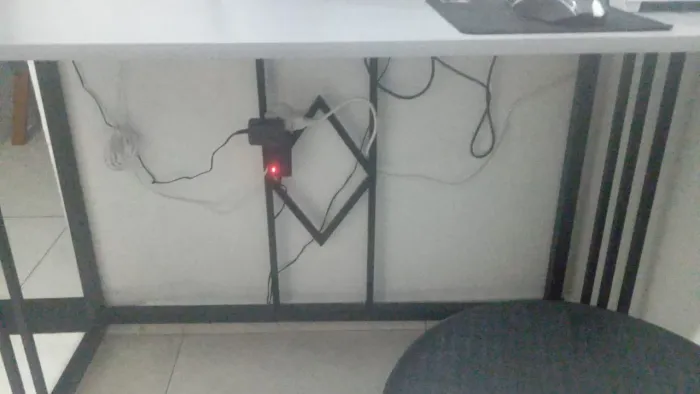 Mesa reforçada para computadores ou algo útil!!