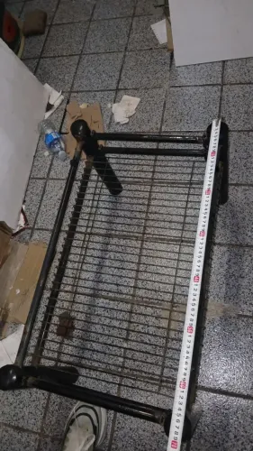 Mesa de Centro Baixa em Estrutura Metálica/Aramada (65 x 35 cm) - Estilo Industrial