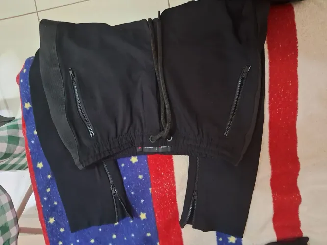 Vendo calça da reserva original. M