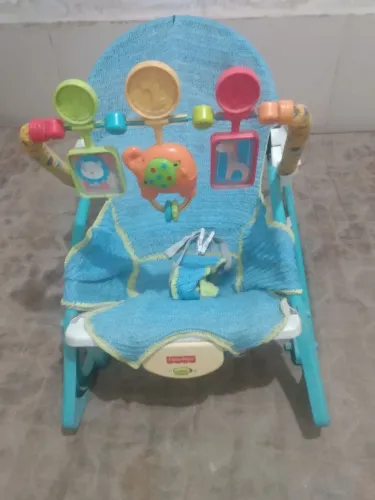 Vendo cadeirinha de balanço toda boa 
