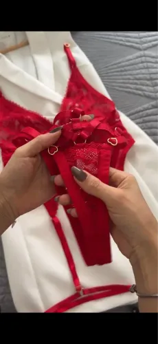 Lingerie vermelha com cinta liga (P)