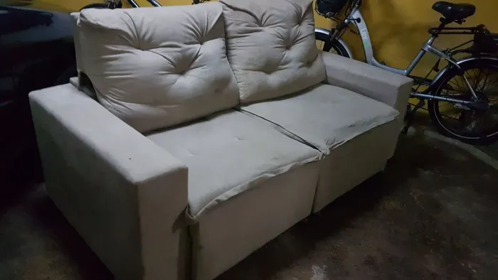 Sofá de dois lugares tecido