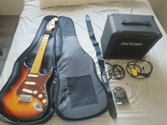 Guitarra Tagima stratocaster tg 530 e amplificador meteoro nitrous drive 30w 
