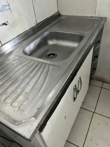 Pia inox concretada com balcão