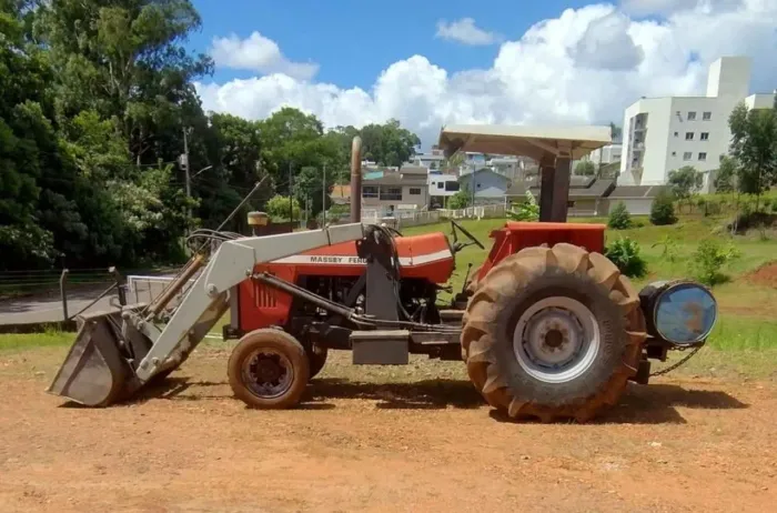 Trator Massey Fergunson 296 com Concha