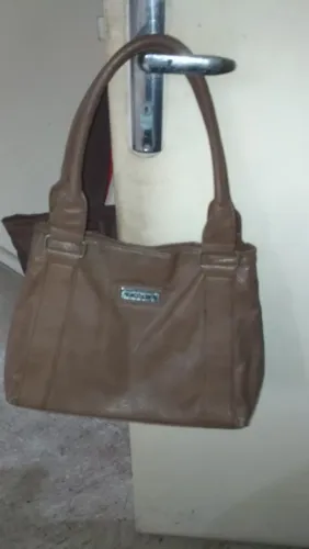 Bolsas femininas, várias, bom estado. E outros!