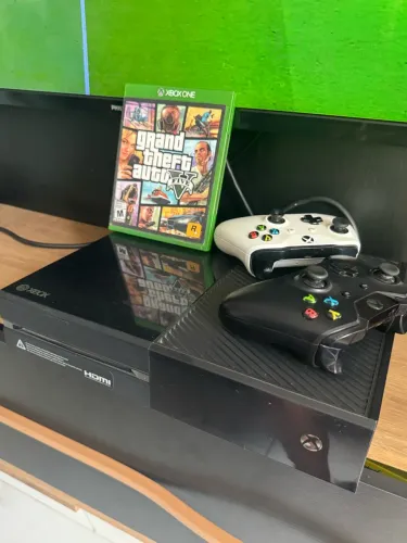 Xbox One Fat com 2 controles originais