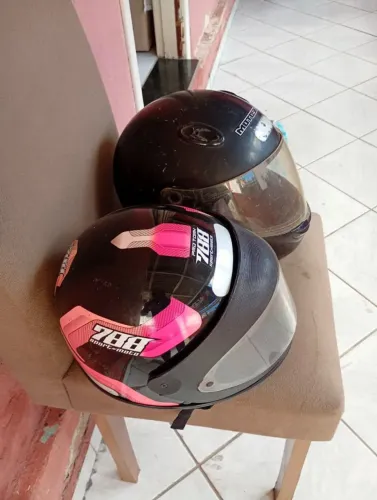 Vendo 2 Capacetes