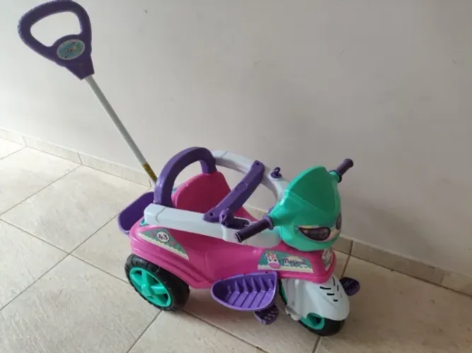 Triciclo (rosa) Baby City - carrinho de passeio