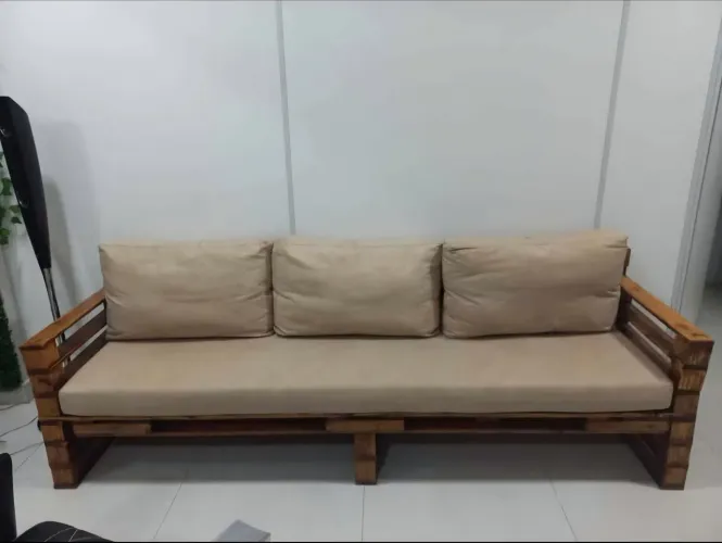 SOFÁ RÚSTICO DE PALETE