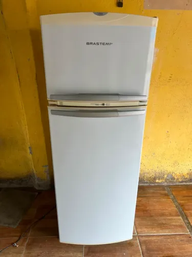 Geladeira Brastemp 220v Frost Free 330L semi nova ( ENTREGO )
