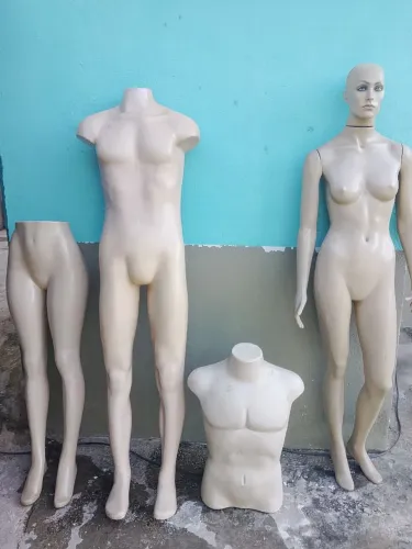 Manequim para loja de roupas.