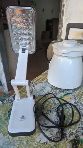 Vendo luminária articulável de LED