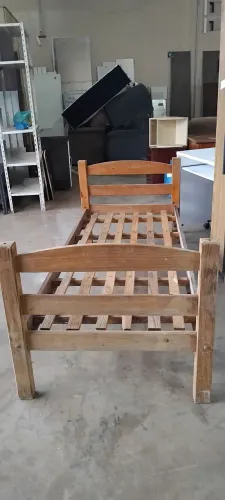 Cama solteiro madeira maciça USADA ENTREGA dentro de Uberlândia MG