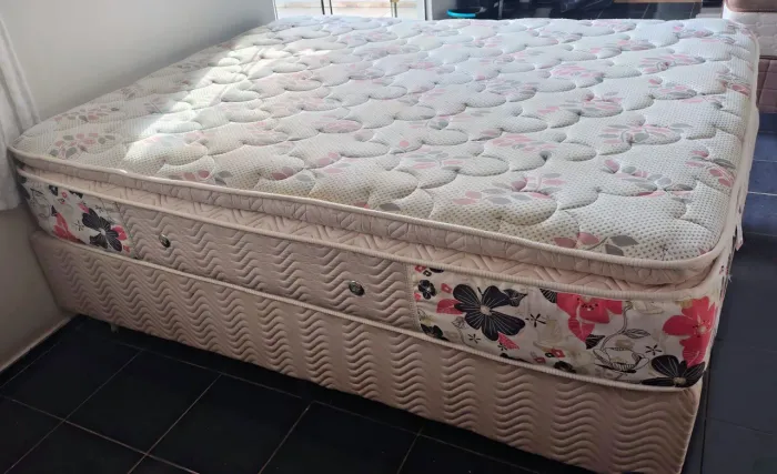 Cama box Queen 1,58x1,98 usada