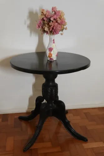 Mesa redonda de madeira