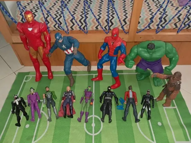 Bonecos Super Heróis + Brinquedos Imaginext