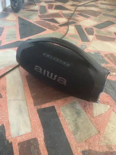 Vendo aiwa bem conservado pouco marca de uso, resistência água