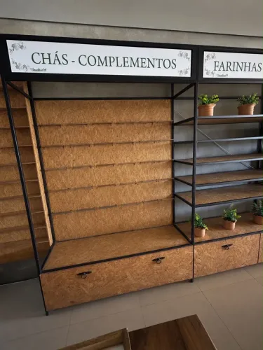 Prateleiras para loja