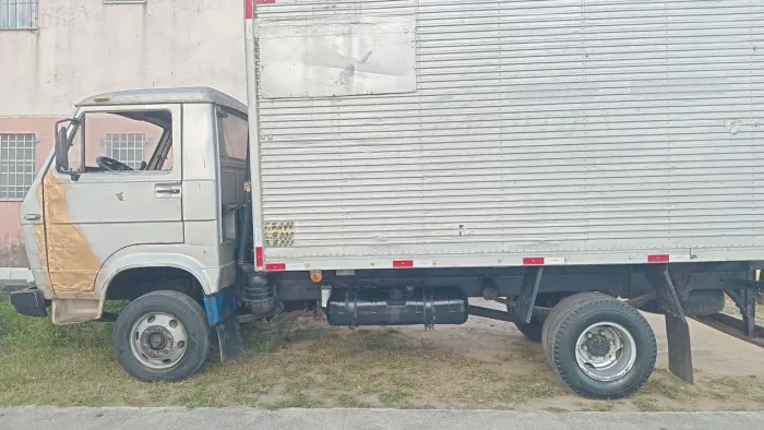 Vendo um caminhãozinho 3/4