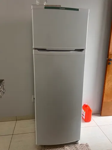 Geladeira Consul duplex (2 portas), branca, com freezeer
