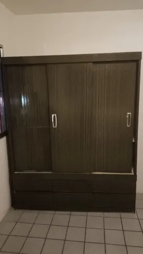 Guarda roupa tamanho médio obs: ler a descrição