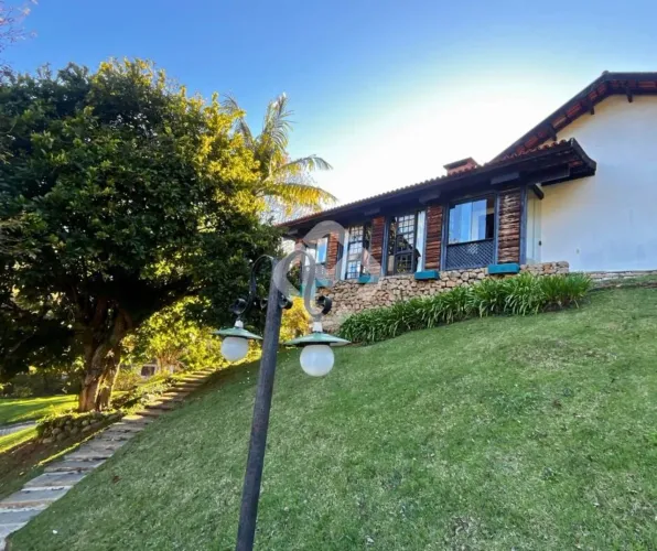 Propriedade de Alto Padrão com 2.500 m² Construídos em 6.000 m² de Terreno Teresópolis