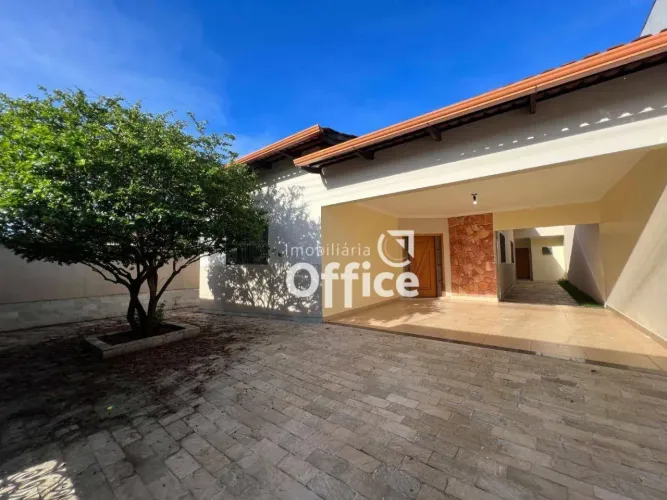 Casa com 3 dormitórios para alugar, 150 m² por R$ 3.400,00/mês - Anápolis City - Anápolis/