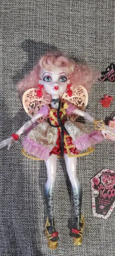 Boneca Monster High Cúpido Asteria G3 acompanha acessorios da foto e suporte transparente