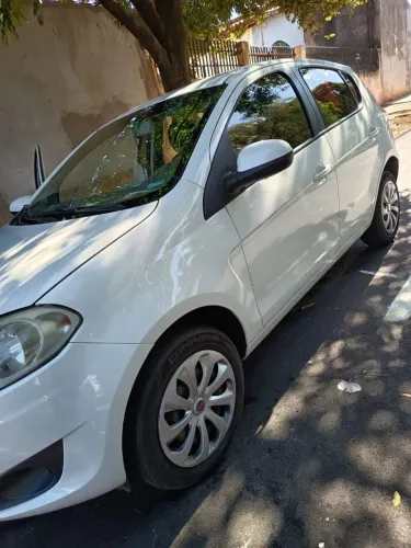 Fiat Palio Essence 1.6 Flex 16V 5P 2014